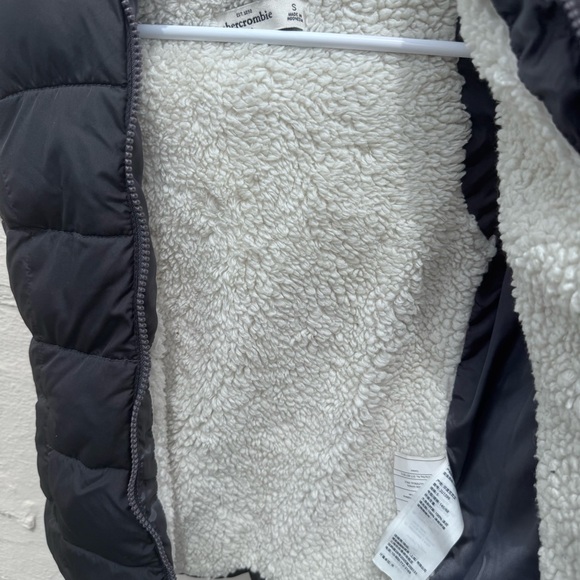 Abercrombie & Fitch Blue Puffer Vest size: small - Picture 6 of 7